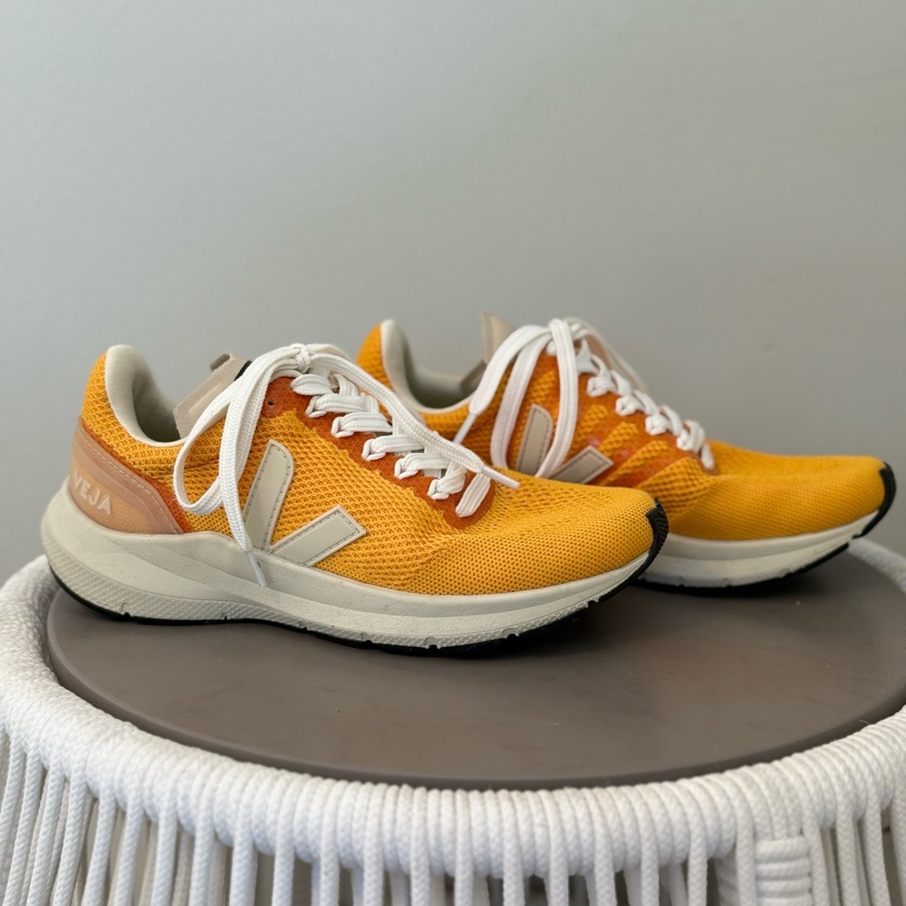 VEJA MARLIN V-KNIT OURO PIERRE RUNNING SHOE